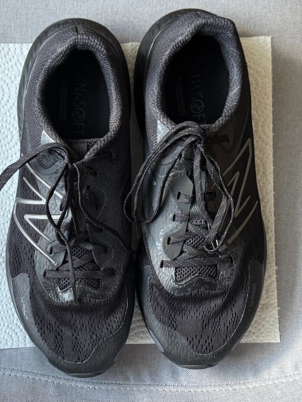 A Dynasoft Nitrel V6 Gore Tex shoe from New Balance, size 11.5 M, color Black